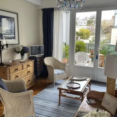 Les Mouettes By Interhome Lägenhet Dinard
